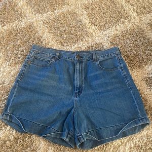 American Eagle Mom Short